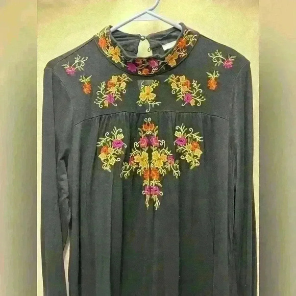 Cupio Long Sleeve Embroidered Top Size Medium Base Color Black - Picture 2 of 5